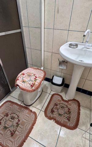 Casa à venda com 130m², 3 quartos e 1 vaga Casa à venda com 130m², 3 quartos e 1 vagaBanheiro de Serviço