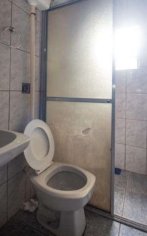 Casa à venda com 50m², 2 quartos e 1 vaga Casa à venda com 50m², 2 quartos e 1 vagaBanheiro