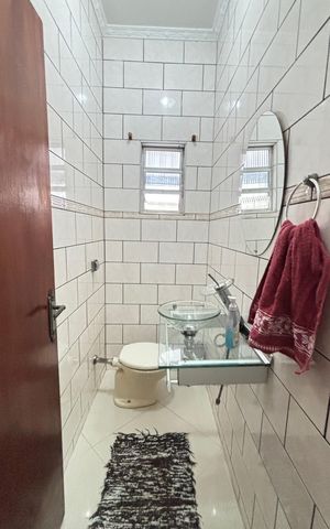 Casa à venda com 225m², 3 quartos e 4 vagas Casa à venda com 225m², 3 quartos e 4 vagasLavabo