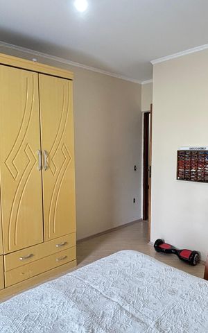 Casa à venda com 225m², 3 quartos e 4 vagas Casa à venda com 225m², 3 quartos e 4 vagasQuarto 2