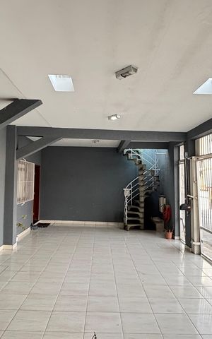 Casa à venda com 225m², 3 quartos e 4 vagas Casa à venda com 225m², 3 quartos e 4 vagasGaragem
