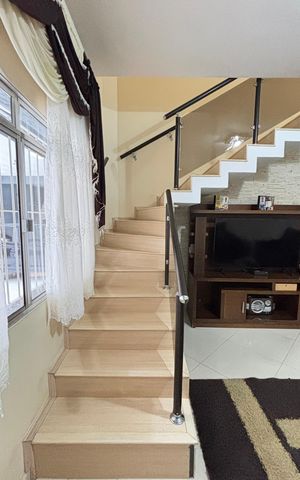 Casa à venda com 225m², 3 quartos e 4 vagas Casa à venda com 225m², 3 quartos e 4 vagasEscada