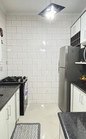 Casa à venda com 225m², 3 quartos e 4 vagas Casa à venda com 225m², 3 quartos e 4 vagasCozinha