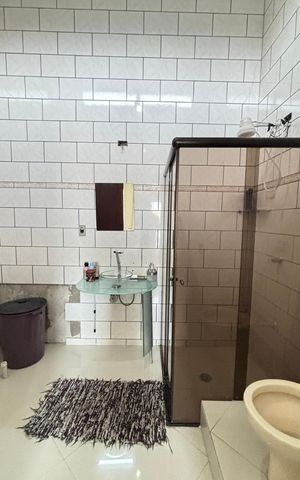 Casa à venda com 225m², 3 quartos e 4 vagas Casa à venda com 225m², 3 quartos e 4 vagasBanheiro da Suíte