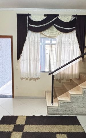 Casa à venda com 225m², 3 quartos e 4 vagas Casa à venda com 225m², 3 quartos e 4 vagasSala