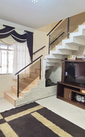 Casa à venda com 225m², 3 quartos e 4 vagas Casa à venda com 225m², 3 quartos e 4 vagasSala