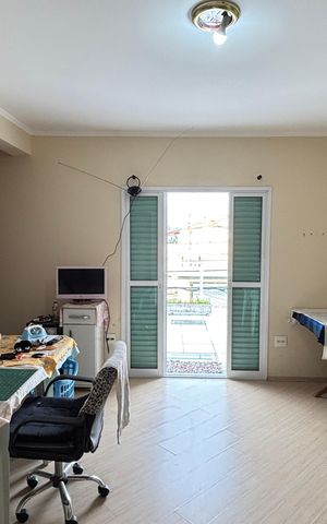 Casa à venda com 225m², 3 quartos e 4 vagas Casa à venda com 225m², 3 quartos e 4 vagasQuarto 1