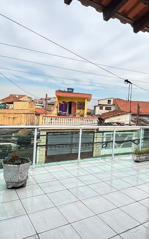 Casa à venda com 225m², 3 quartos e 4 vagas Casa à venda com 225m², 3 quartos e 4 vagasQuarto 2 Varanda