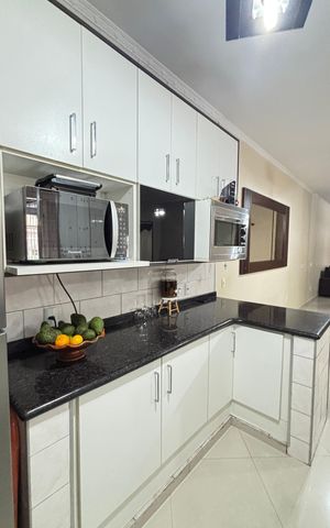 Casa à venda com 225m², 3 quartos e 4 vagas Casa à venda com 225m², 3 quartos e 4 vagasCozinha