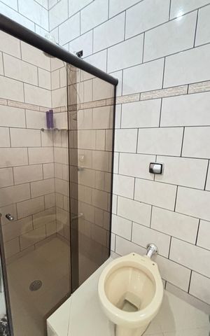 Casa à venda com 225m², 3 quartos e 4 vagas Casa à venda com 225m², 3 quartos e 4 vagasBanheiro da Suíte
