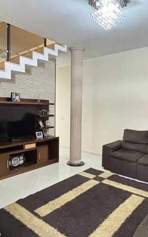 Casa à venda com 225m², 3 quartos e 4 vagas Casa à venda com 225m², 3 quartos e 4 vagasSala