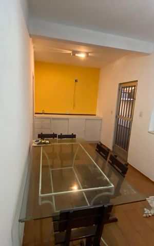 Casa à venda com 130m², 2 quartos e 4 vagas Casa à venda com 130m², 2 quartos e 4 vagasSala