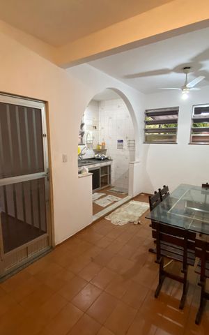 Casa à venda com 130m², 2 quartos e 4 vagas Casa à venda com 130m², 2 quartos e 4 vagasSala
