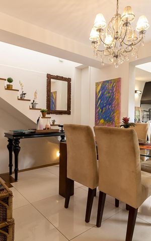 Casa de condomínio à venda com 240m², 3 quartos e 3 vagas Casa de condomínio à venda com 240m², 3 quartos e 3 vagasSala