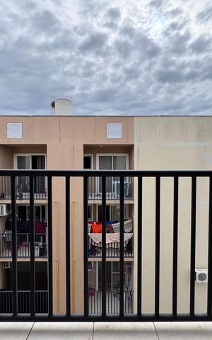 Apartamento à venda com 53m², 2 quartos e 1 vaga Apartamento à venda com 53m², 2 quartos e 1 vagaVaranda