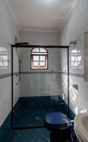 Casa à venda com 212m², 4 quartos e 2 vagas Casa à venda com 212m², 4 quartos e 2 vagasBanheiro