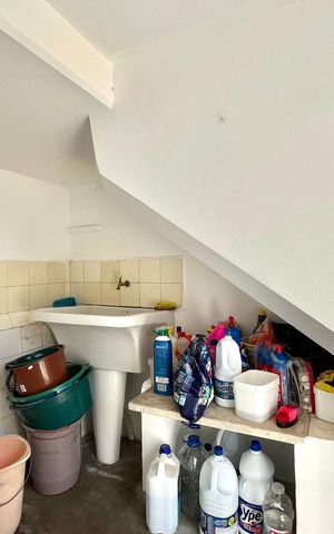 Casa à venda com 270m², 4 quartos e 4 vagas Casa à venda com 270m², 4 quartos e 4 vagasÁrea de Serviço