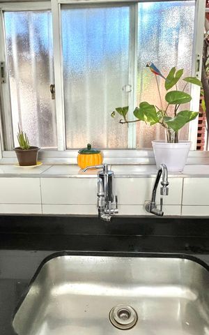 Casa à venda com 270m², 4 quartos e 4 vagas Casa à venda com 270m², 4 quartos e 4 vagasCozinha