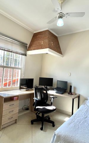 Casa à venda com 270m², 4 quartos e 4 vagas Casa à venda com 270m², 4 quartos e 4 vagasQuarto 4