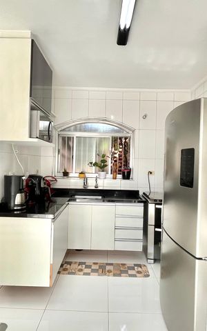 Casa à venda com 270m², 4 quartos e 4 vagas Casa à venda com 270m², 4 quartos e 4 vagasCozinha