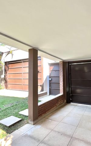 Casa à venda com 270m², 4 quartos e 4 vagas Casa à venda com 270m², 4 quartos e 4 vagasGaragem