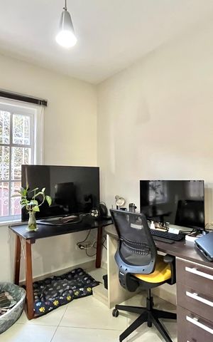 Casa à venda com 270m², 4 quartos e 4 vagas Casa à venda com 270m², 4 quartos e 4 vagasCorredor