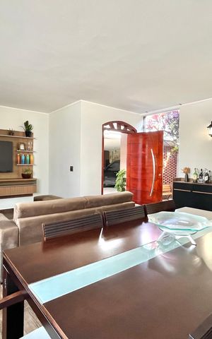 Casa à venda com 270m², 4 quartos e 4 vagas Casa à venda com 270m², 4 quartos e 4 vagasSala