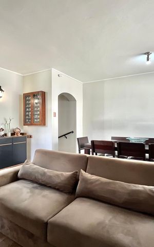 Casa à venda com 270m², 4 quartos e 4 vagas Casa à venda com 270m², 4 quartos e 4 vagasSala