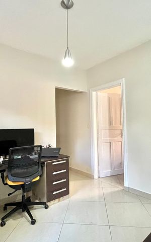 Casa à venda com 270m², 4 quartos e 4 vagas Casa à venda com 270m², 4 quartos e 4 vagasCorredor