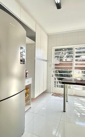 Casa à venda com 270m², 4 quartos e 4 vagas Casa à venda com 270m², 4 quartos e 4 vagasCozinha