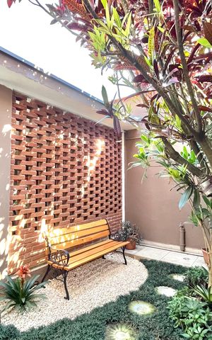 Casa à venda com 270m², 4 quartos e 4 vagas Casa à venda com 270m², 4 quartos e 4 vagasJardim