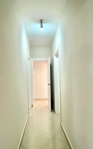 Casa à venda com 270m², 4 quartos e 4 vagas Casa à venda com 270m², 4 quartos e 4 vagasCorredor