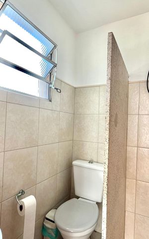 Casa à venda com 270m², 4 quartos e 4 vagas Casa à venda com 270m², 4 quartos e 4 vagasBanheiro de Serviço