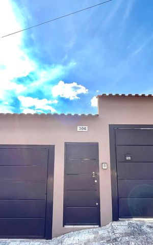 Casa à venda com 270m², 4 quartos e 4 vagas Casa à venda com 270m², 4 quartos e 4 vagasFachada