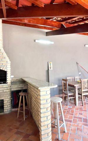 Casa à venda com 270m², 4 quartos e 4 vagas Casa à venda com 270m², 4 quartos e 4 vagasChurrasqueira