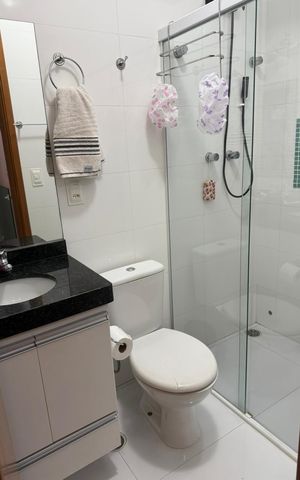 Casa de condomínio à venda com 130m², 3 quartos e 2 vagas Casa de condomínio à venda com 130m², 3 quartos e 2 vagasBanheiro 1