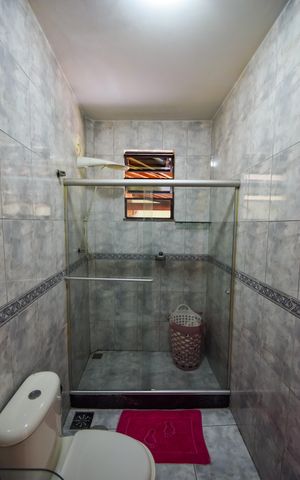 Casa de condomínio à venda com 243m², 5 quartos e 3 vagas Casa de condomínio à venda com 243m², 5 quartos e 3 vagasBanheiro Social