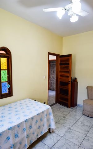 Casa de condomínio à venda com 243m², 5 quartos e 3 vagas Casa de condomínio à venda com 243m², 5 quartos e 3 vagasQuarto 2