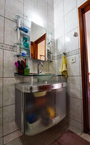 Casa de condomínio à venda com 243m², 5 quartos e 3 vagas Casa de condomínio à venda com 243m², 5 quartos e 3 vagasBanheiro do Quarto 4 - Suíte (Reversível)