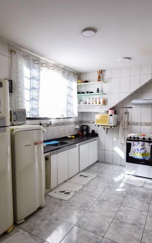 Casa de condomínio à venda com 243m², 5 quartos e 3 vagas Casa de condomínio à venda com 243m², 5 quartos e 3 vagasCozinha
