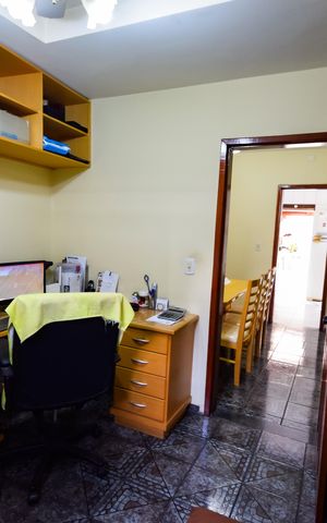 Casa de condomínio à venda com 243m², 5 quartos e 3 vagas Casa de condomínio à venda com 243m², 5 quartos e 3 vagasQuarto 1