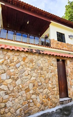 Casa de condomínio à venda com 243m², 5 quartos e 3 vagas Casa de condomínio à venda com 243m², 5 quartos e 3 vagasFachada da Casa