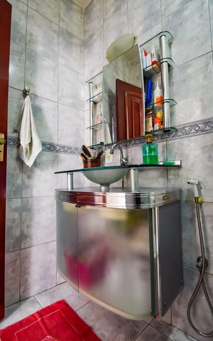Casa de condomínio à venda com 243m², 5 quartos e 3 vagas Casa de condomínio à venda com 243m², 5 quartos e 3 vagasBanheiro Social