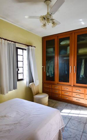 Casa de condomínio à venda com 243m², 5 quartos e 3 vagas Casa de condomínio à venda com 243m², 5 quartos e 3 vagasQuarto 5 - Suíte