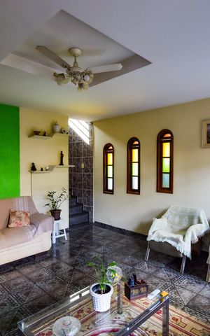 Casa de condomínio à venda com 243m², 5 quartos e 3 vagas Casa de condomínio à venda com 243m², 5 quartos e 3 vagasSala