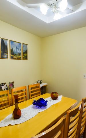 Casa de condomínio à venda com 243m², 5 quartos e 3 vagas Casa de condomínio à venda com 243m², 5 quartos e 3 vagasSala de Jantar