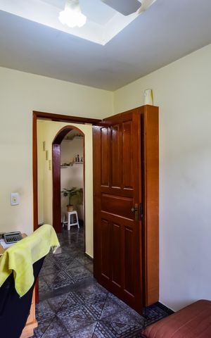 Casa de condomínio à venda com 243m², 5 quartos e 3 vagas Casa de condomínio à venda com 243m², 5 quartos e 3 vagasQuarto 1