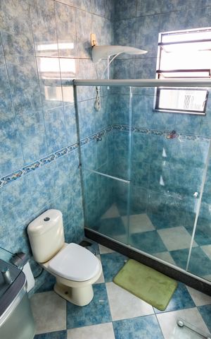 Casa de condomínio à venda com 243m², 5 quartos e 3 vagas Casa de condomínio à venda com 243m², 5 quartos e 3 vagasBanheiro do Quarto 5 - Suíte
