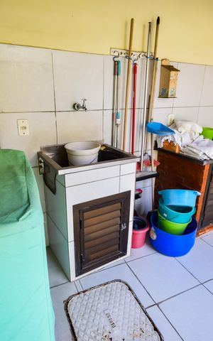 Casa de condomínio à venda com 243m², 5 quartos e 3 vagas Casa de condomínio à venda com 243m², 5 quartos e 3 vagasÁrea de Serviço