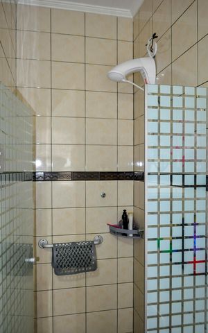 Casa à venda com 244m², 5 quartos e 5 vagas Casa à venda com 244m², 5 quartos e 5 vagasBanheiro Social 2